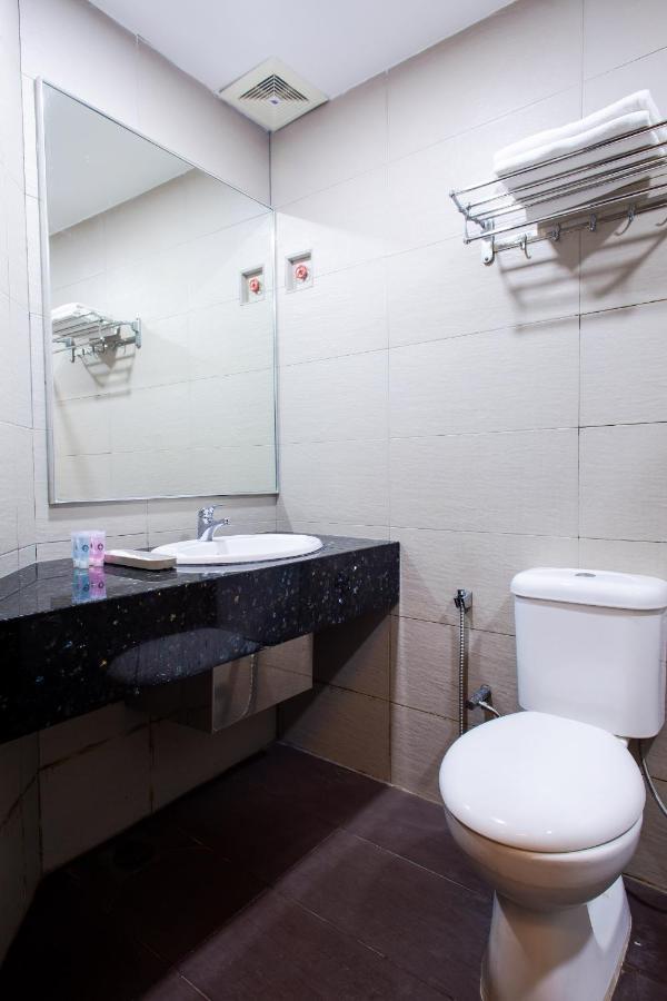 Hotel 101 Permas Jaya Johor Bahru Luaran gambar